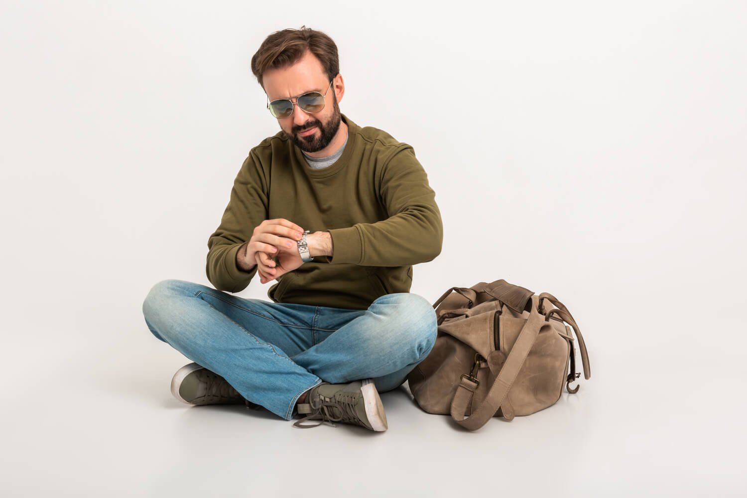 hansome-bearded-stylish-man-sitting-on-floor-5WNCFWV.jpg
